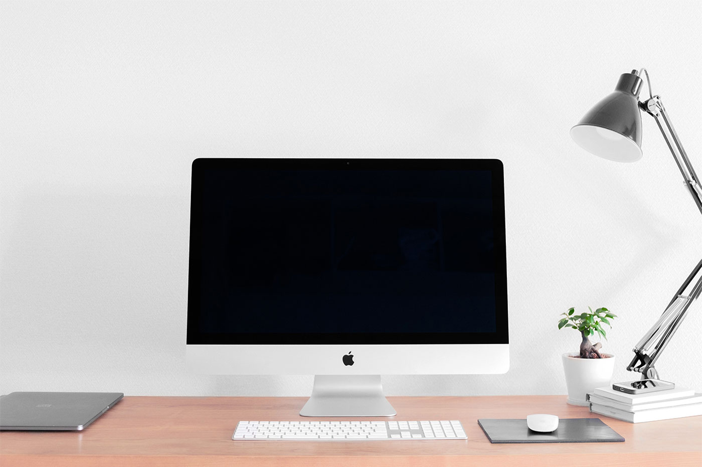 Mockup Featuring Realistic iMac on a Desk Next to a Lamp and a Plant FREE PSD