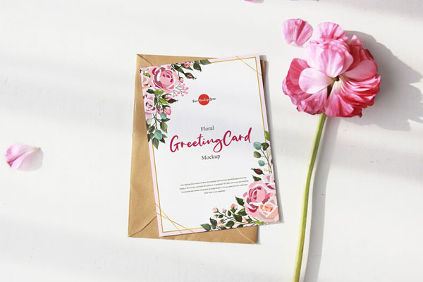 Top View of a Floral Greeting Card Mockup FREE PSD