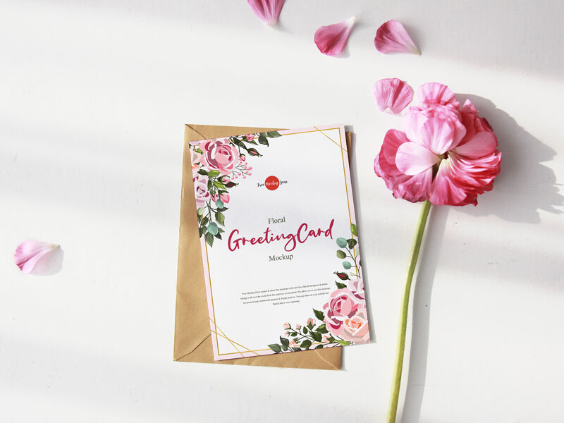 Top View of a Floral Greeting Card Mockup FREE PSD