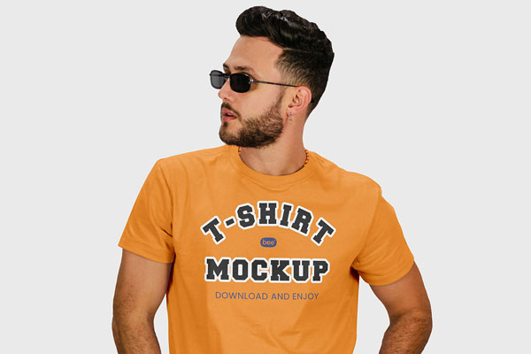 Facing Sight of Man Wearing T-shirt Mockup FREE PSD