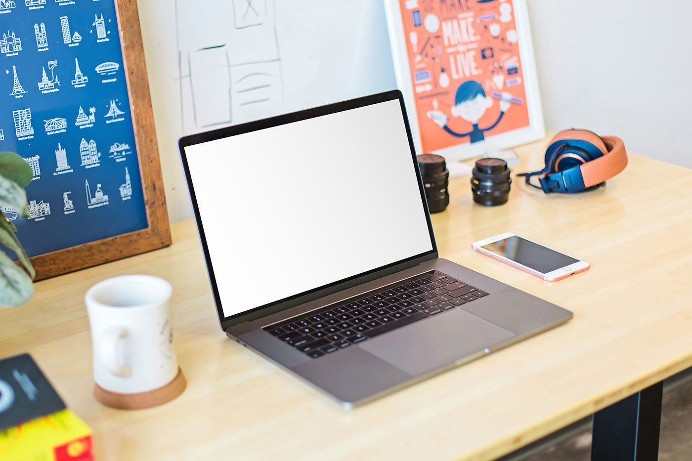 Free MacBook on Desk Mockup PSD Template