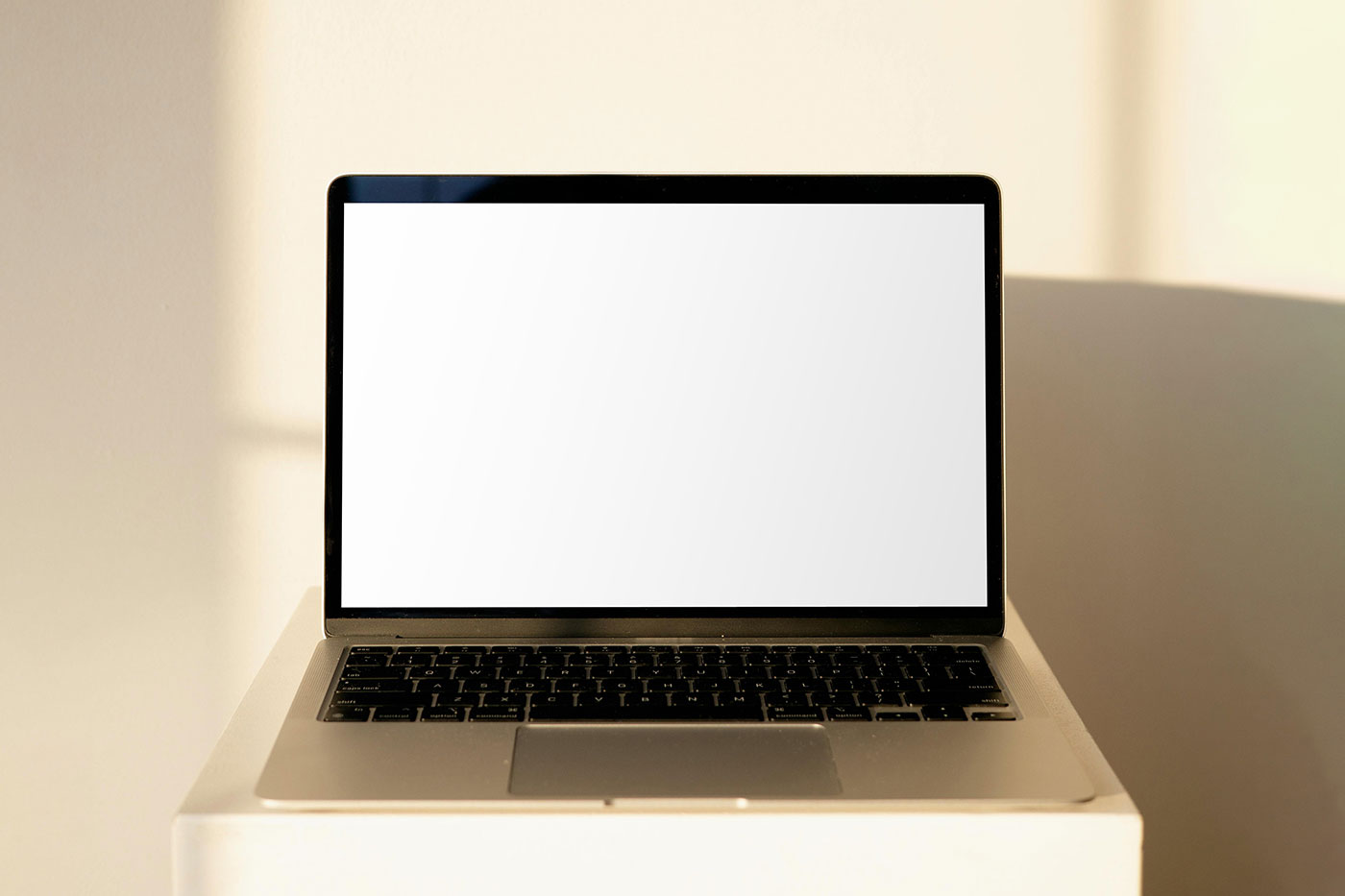 Free MacBook Screen on Coffee Table Mockup PSD Template