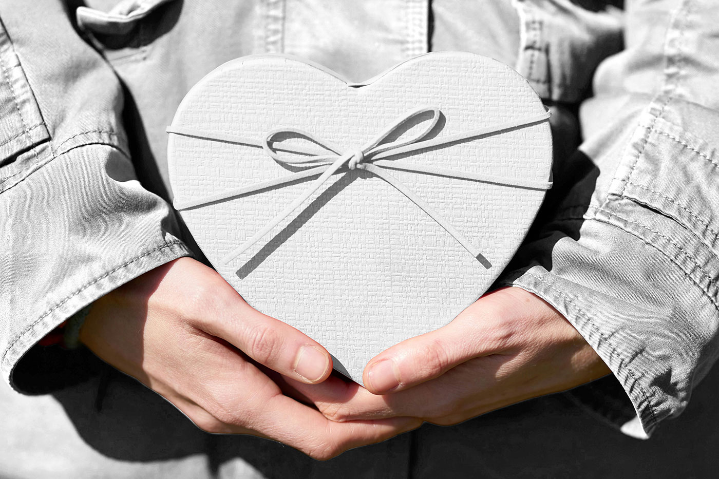 Free Valentines Heart Shaped Box Mockup PSD Template