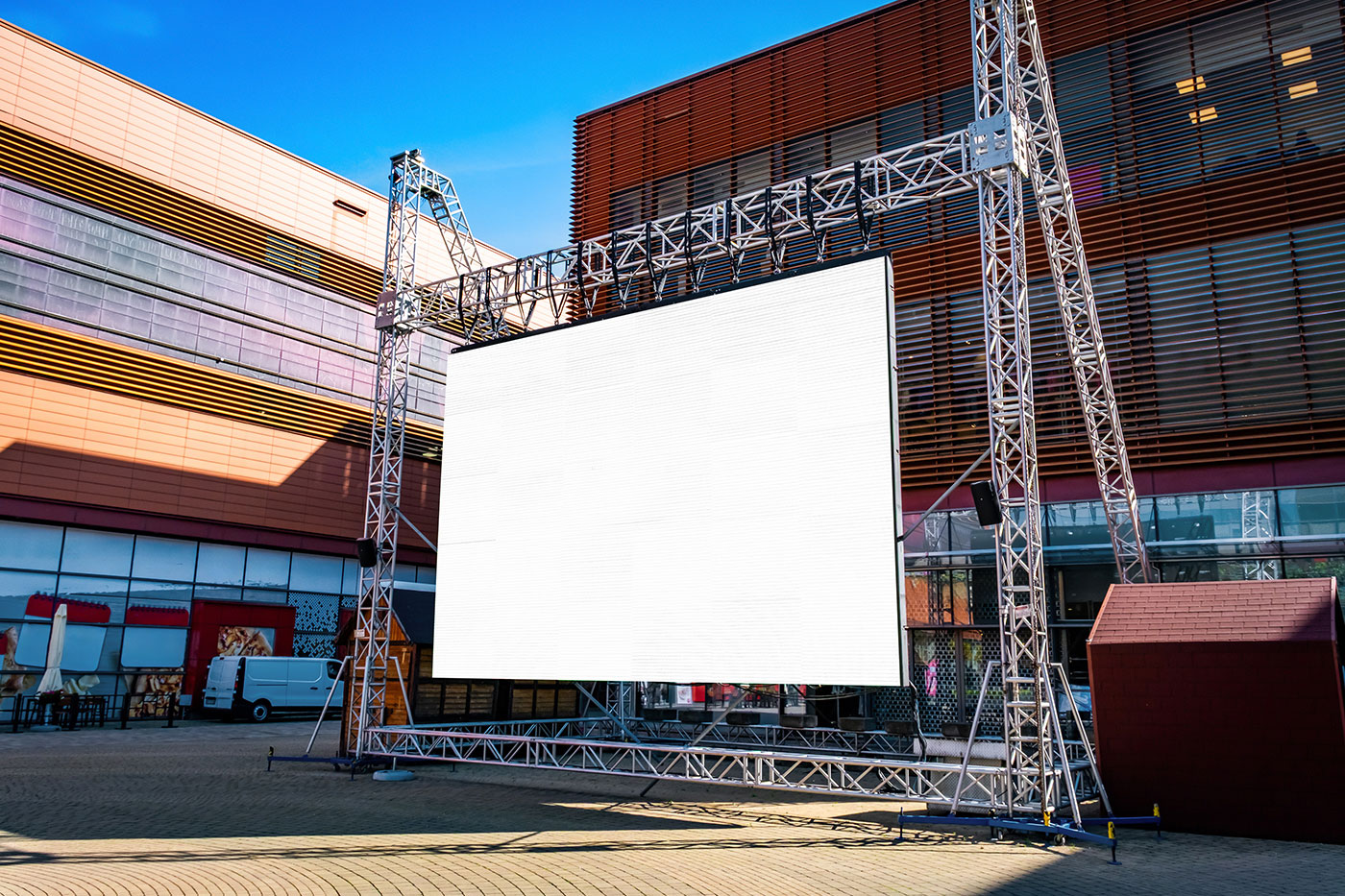 Free Huge Outdoor Display Mockup PSD Template