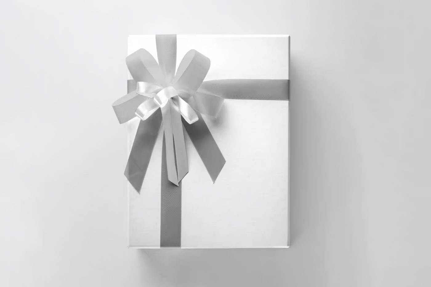 Free Xmas Box with Ribbon Mockups PSD Template