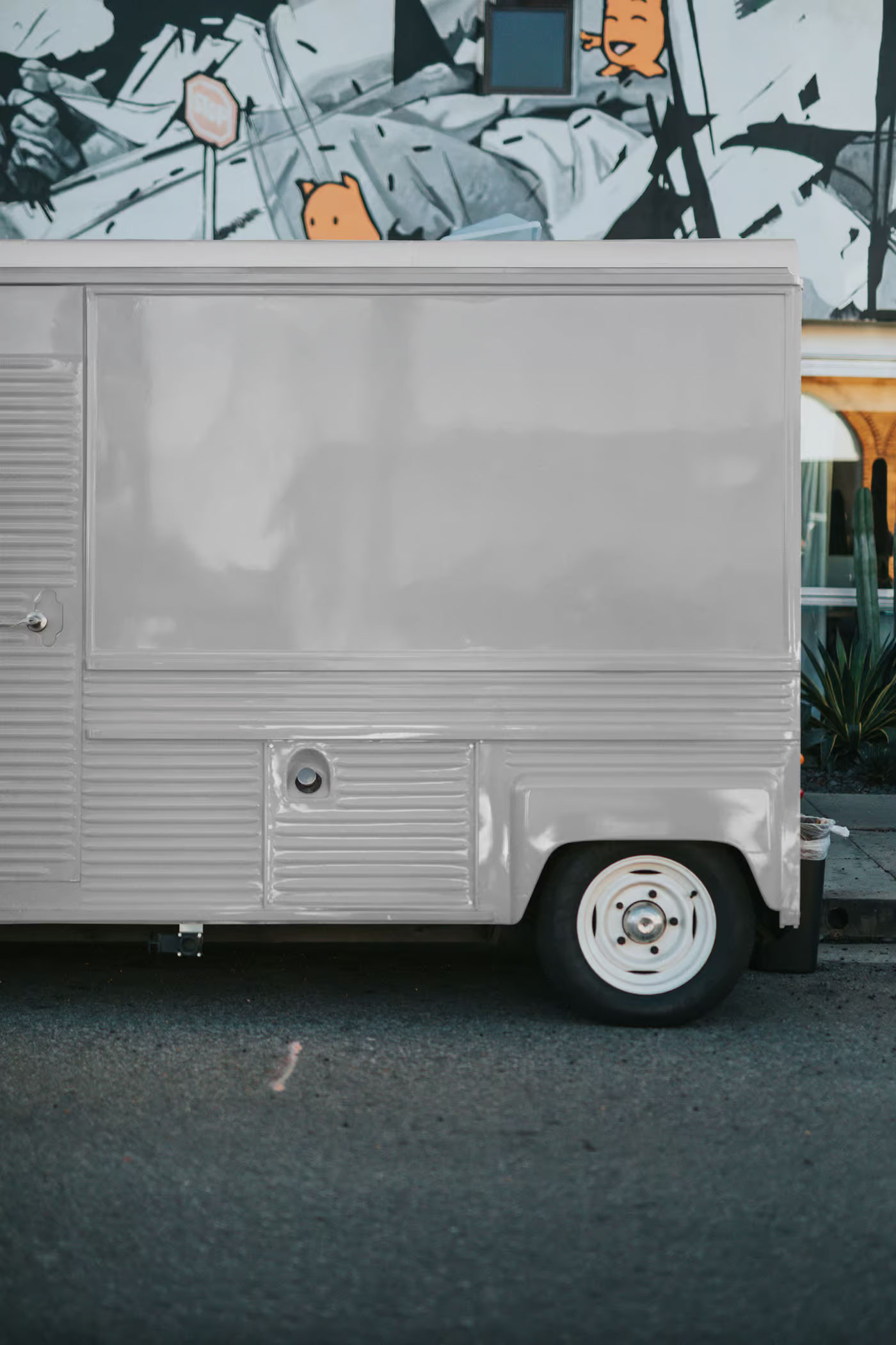 Free Food Truck Mockup PSD Template