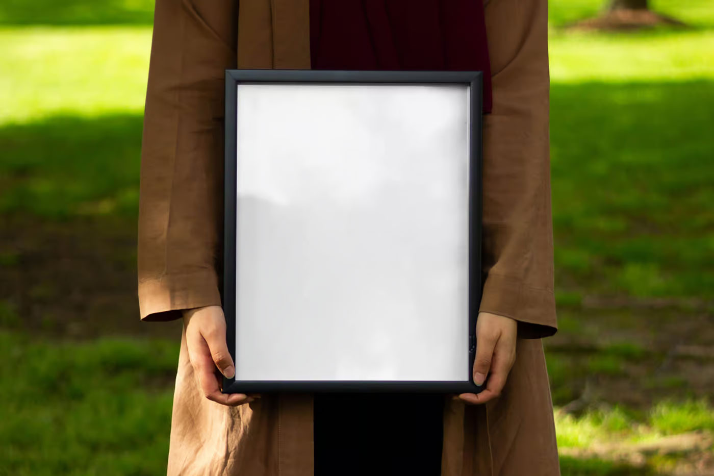 Free Frame in Women Hand Mockups PSD Template
