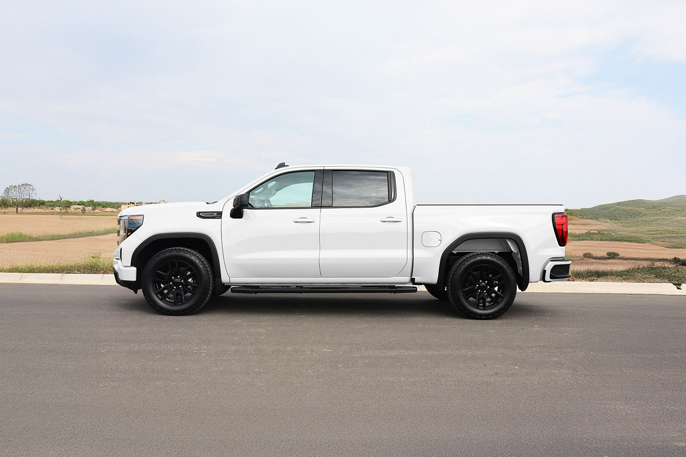 Free Outdoor Pick Up Truck Mockup PSD Template