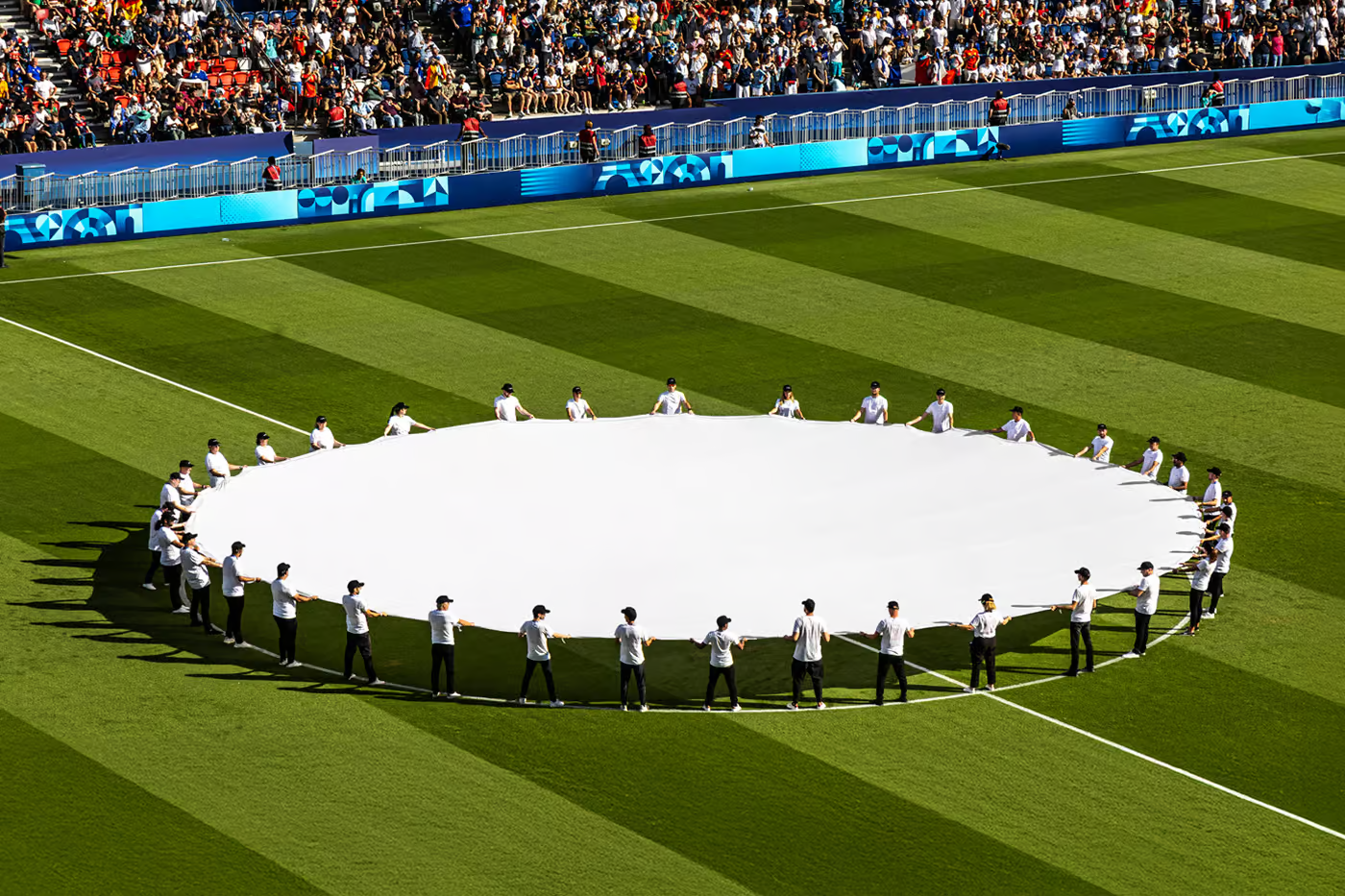 Free Circle Flag on Stadium Mockup PSD Template