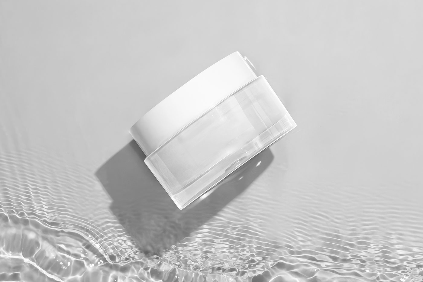 Free Cosmetic Jar in Water Mockup PSD Template