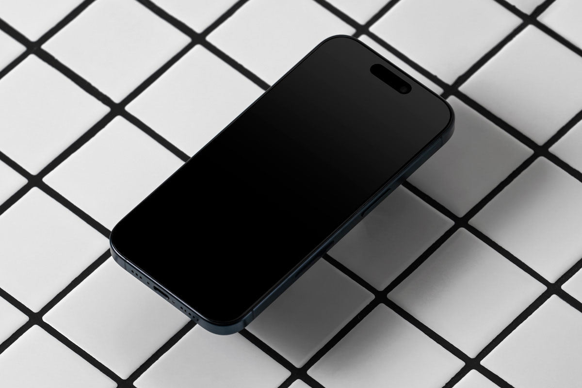 Free iPhone Pro Screen Mockup PSD Template
