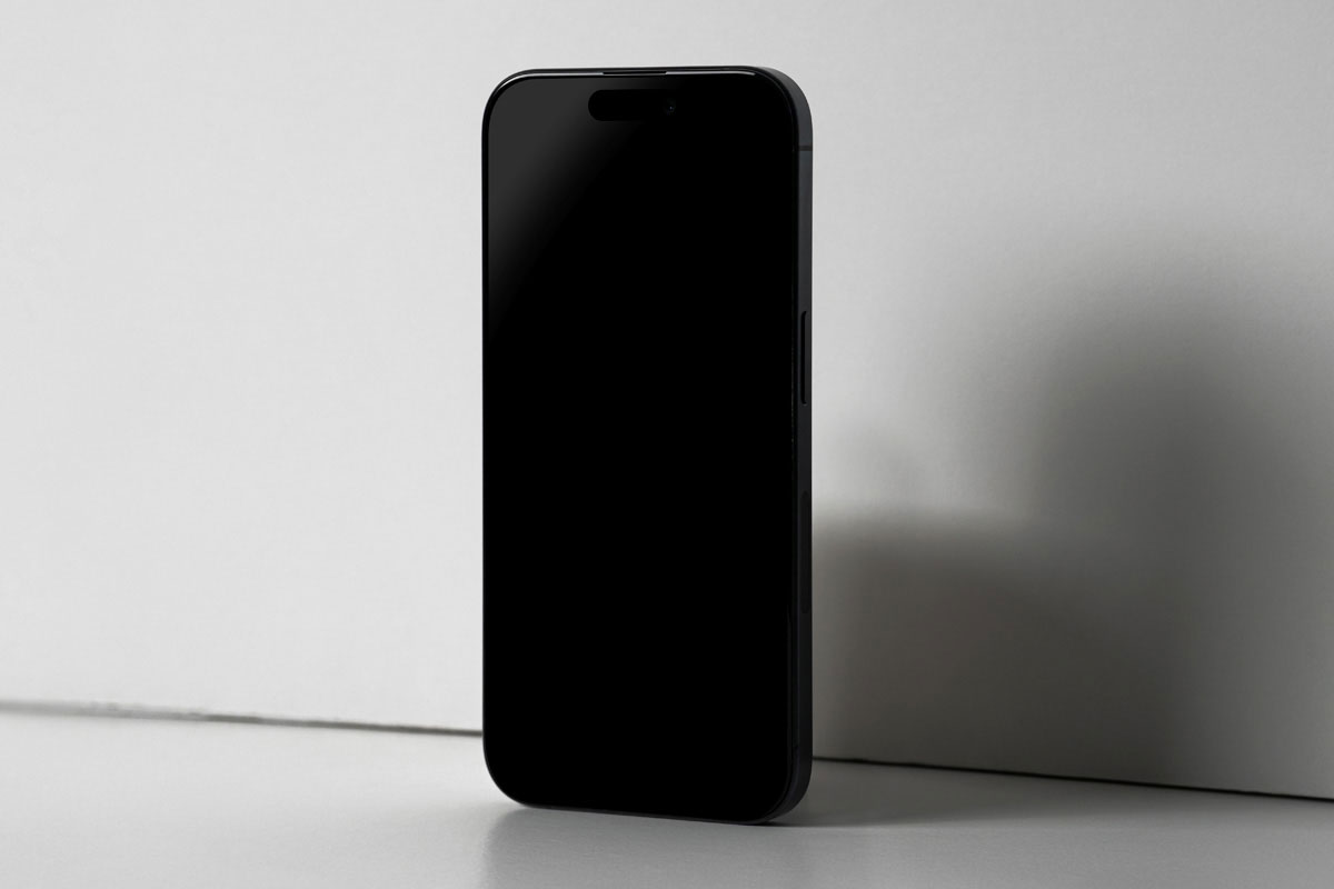 Free iPhone Pro Showcase Screen Mockup PSD Template
