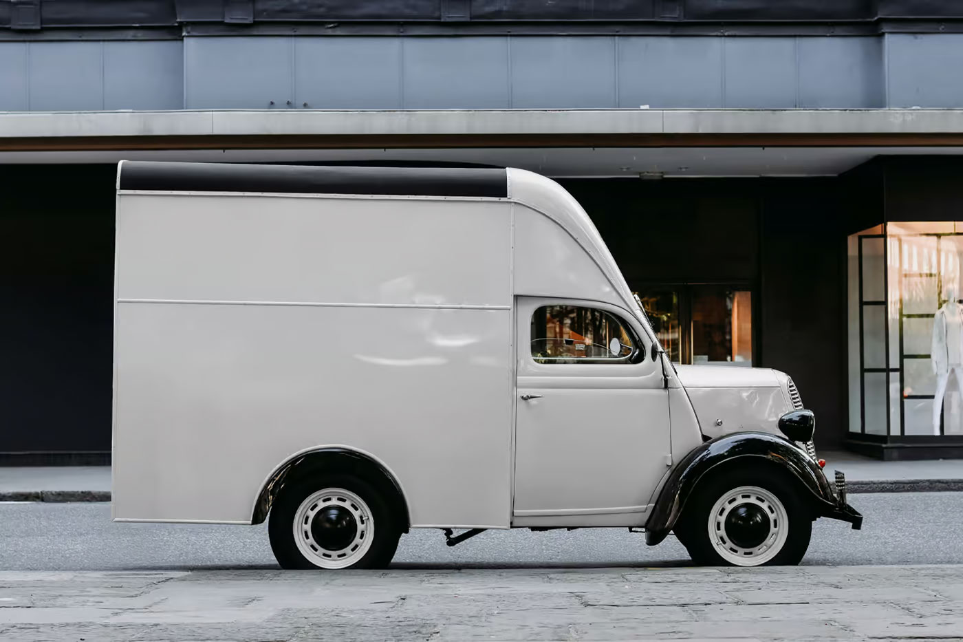 Free Mini Truck Mockup PSD Template