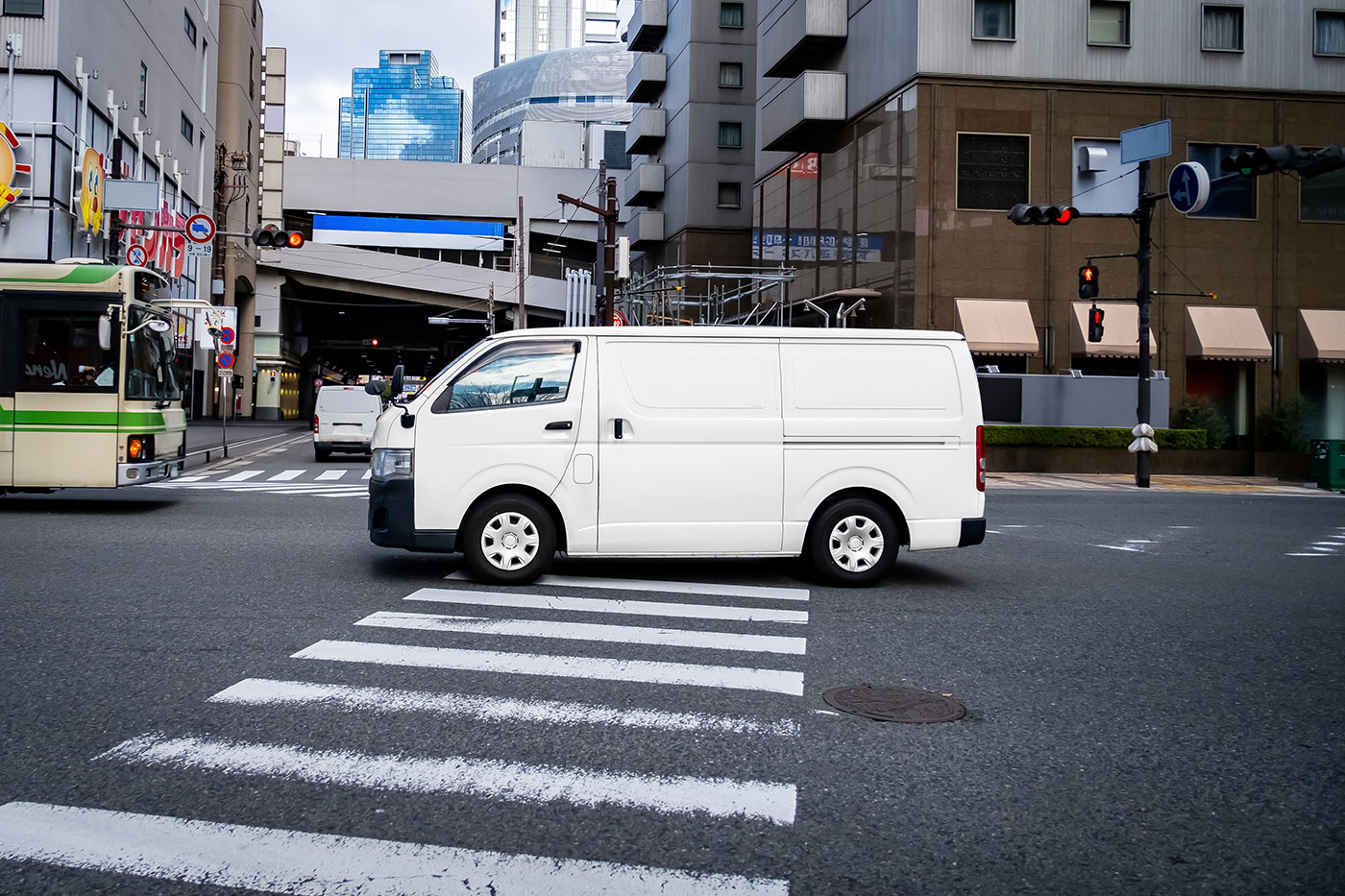 Free Small Cargo Vehicle Mockup PSD Template
