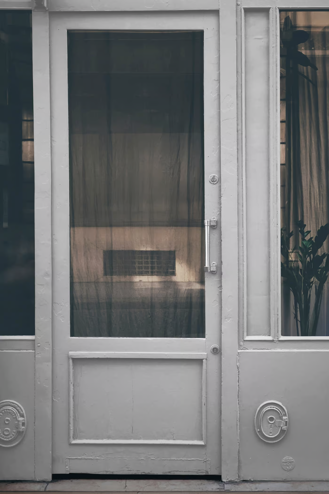 Free Front View Window Mockups PSD Template