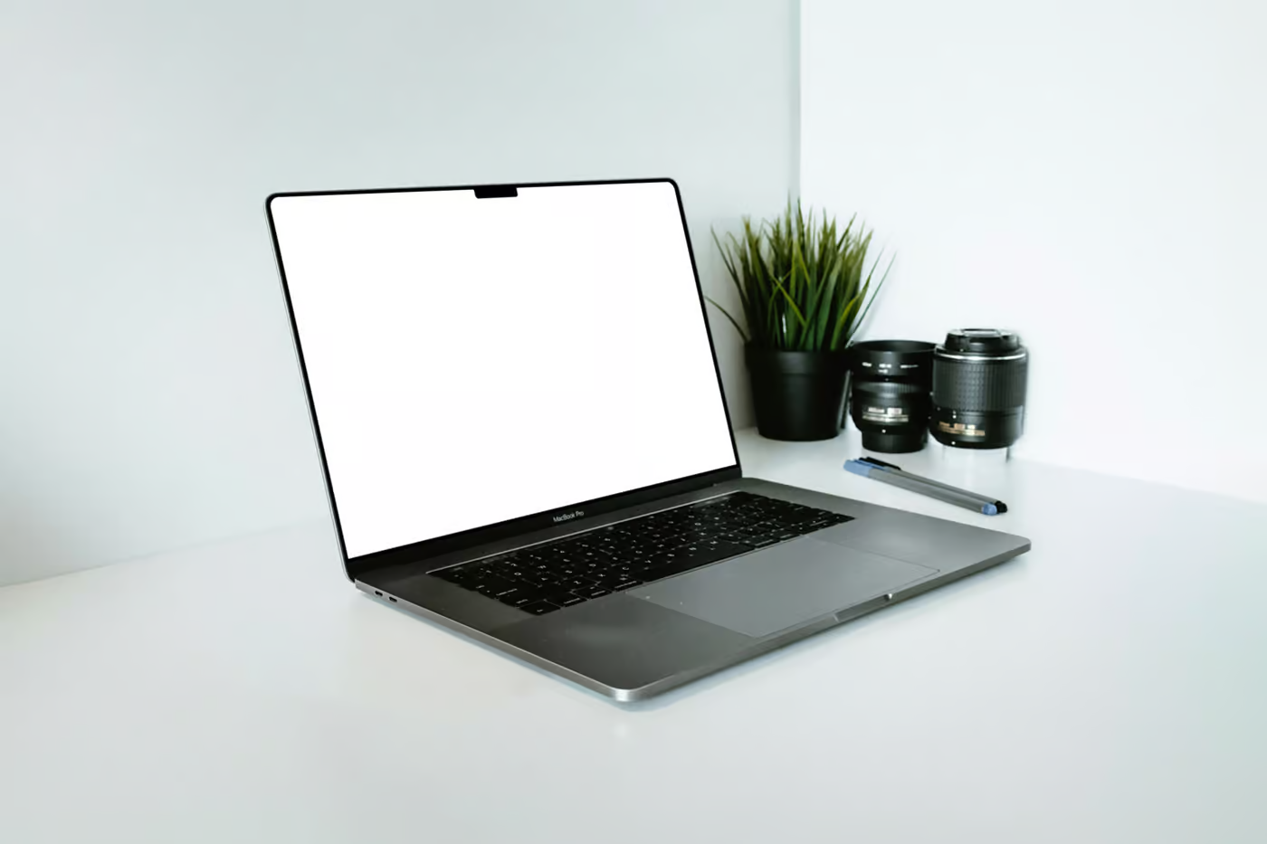 Free MacBook Pro on Wood Desk Mockup PSD Template