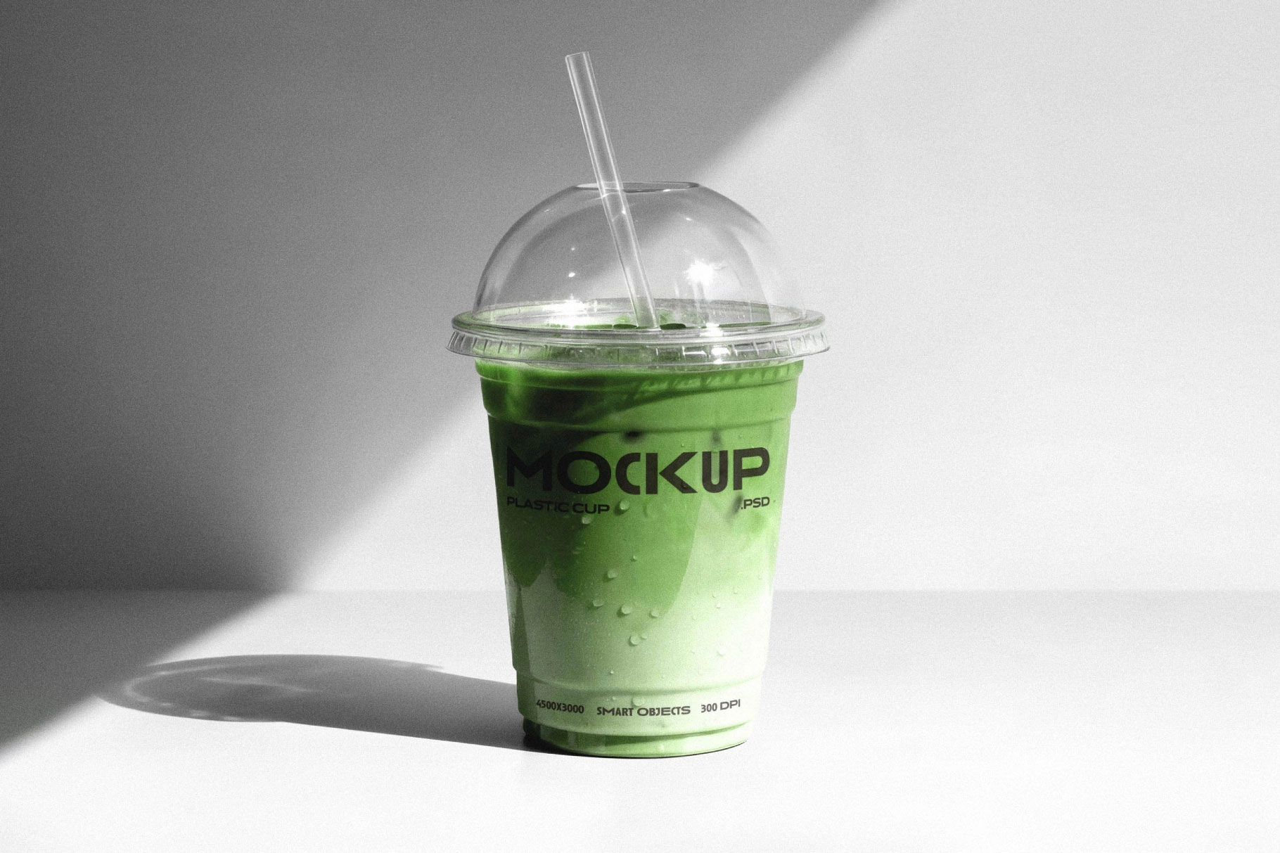 Free Straw and Lid Plastic Coffee Cup Mockup PSD Template