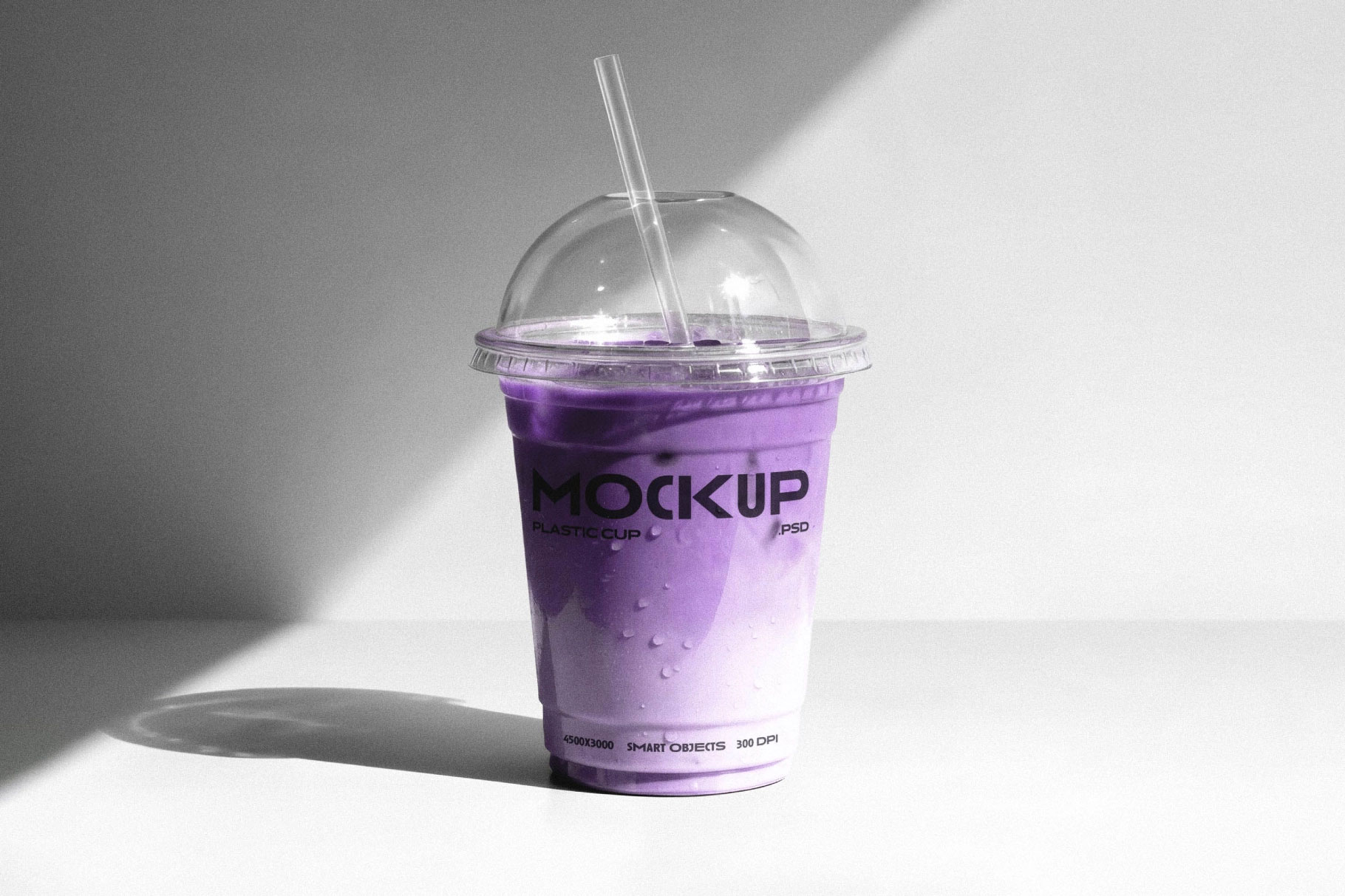 Free Straw and Lid Plastic Coffee Cup Mockup PSD Template