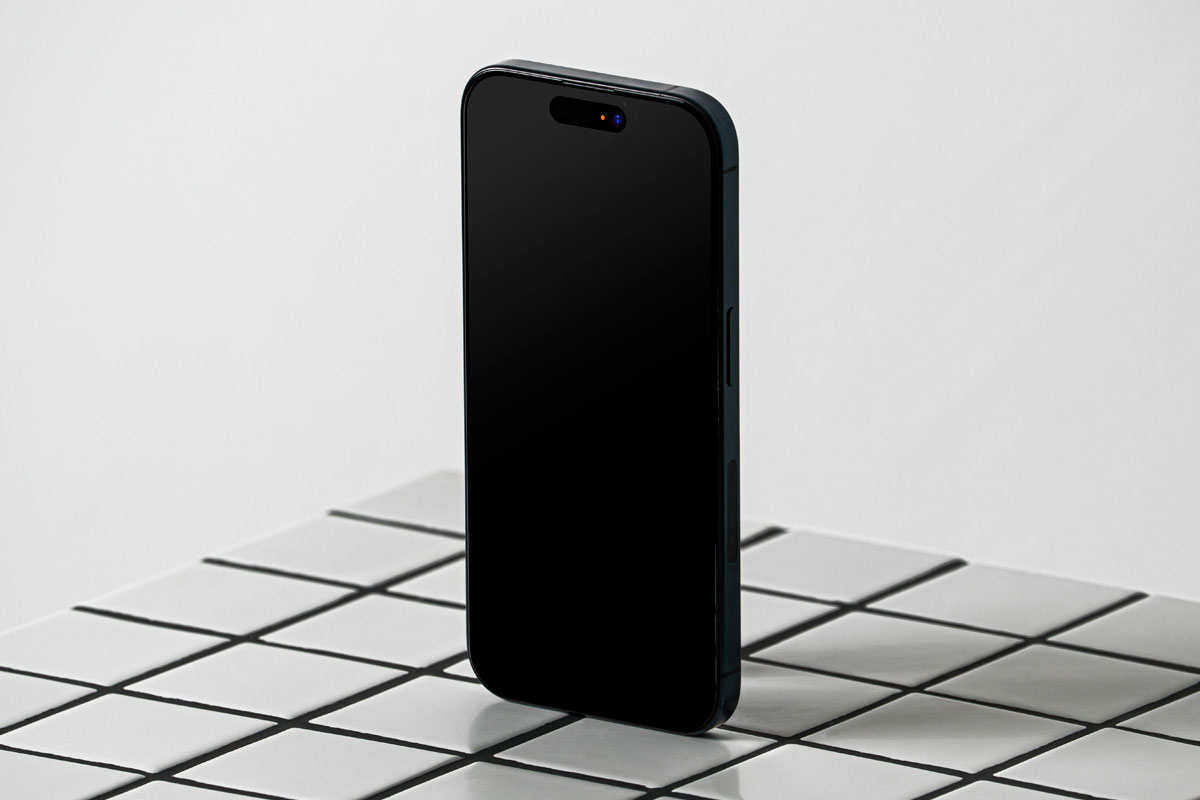 Free iPhone 15 Pro Mockup Schowcase PSD Template