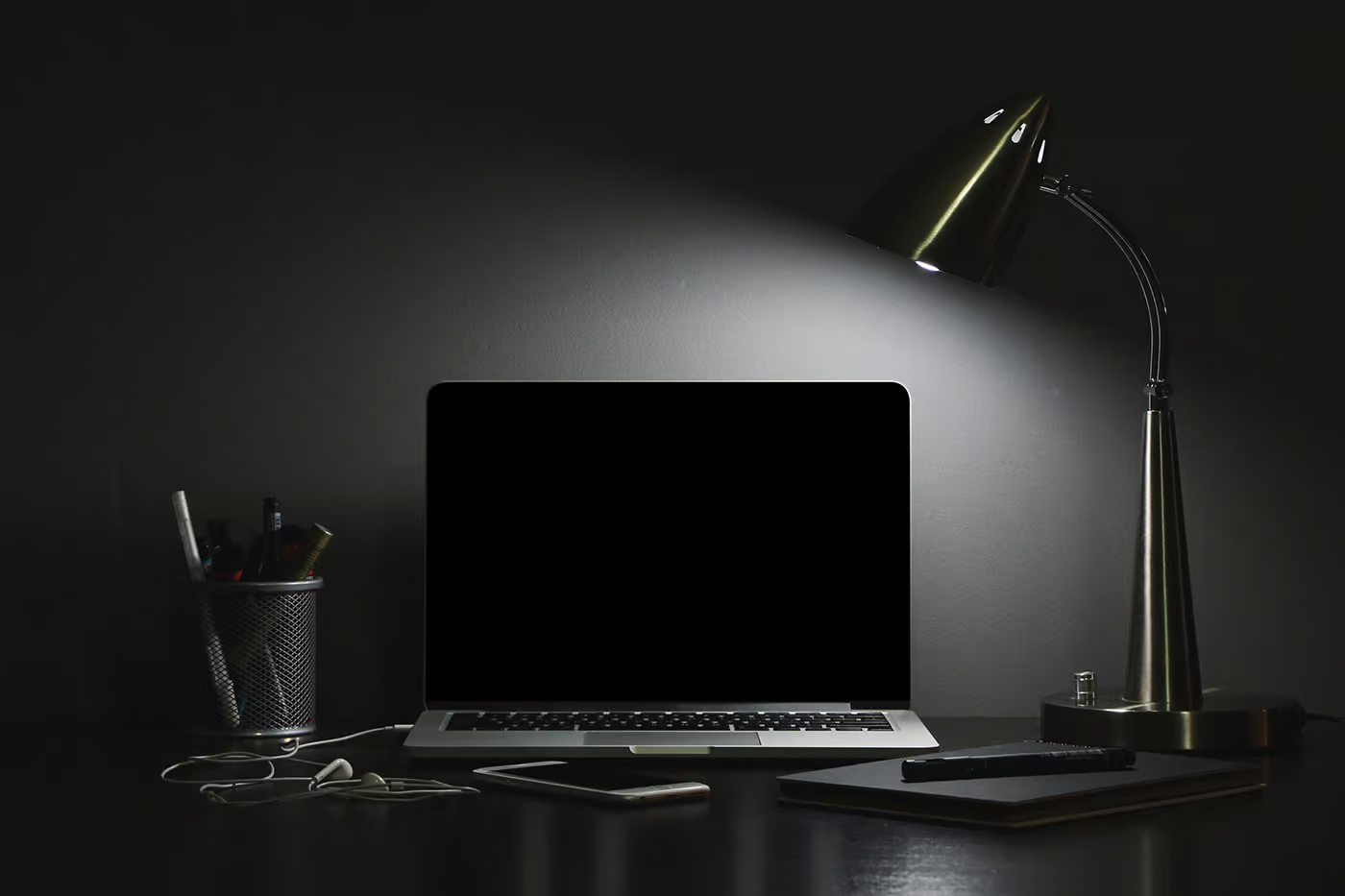 Free MacBook Pro on Black Desk Mockup PSD Template