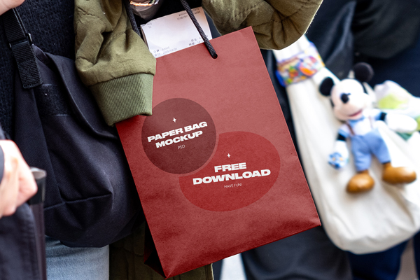 Free Paper Bag Between People Mockup PSD Template